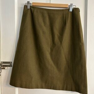Ann Taylor A-Line wool blend lined Women’s 6 skirt, olive green